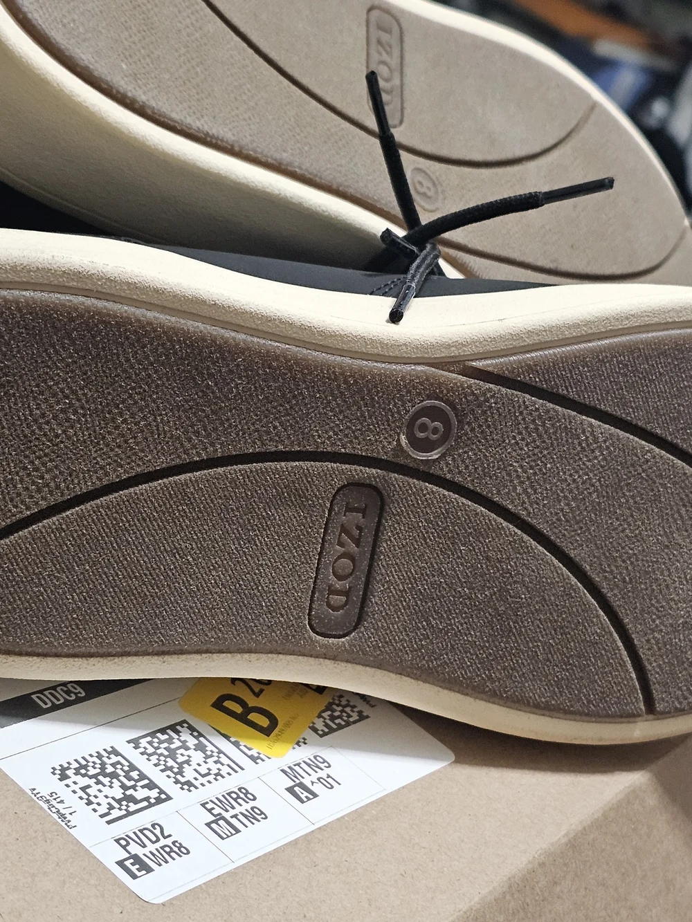 IZOD Palmer Men's Chukka Boots in Black And Cream - Size 8